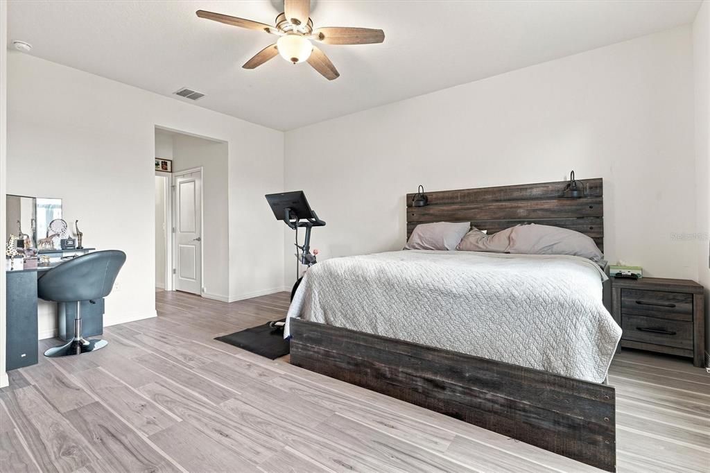 For Sale: $339,900 (4 beds, 2 baths, 2034 Square Feet)