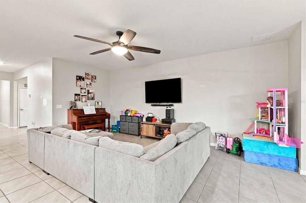 For Sale: $339,900 (4 beds, 2 baths, 2034 Square Feet)