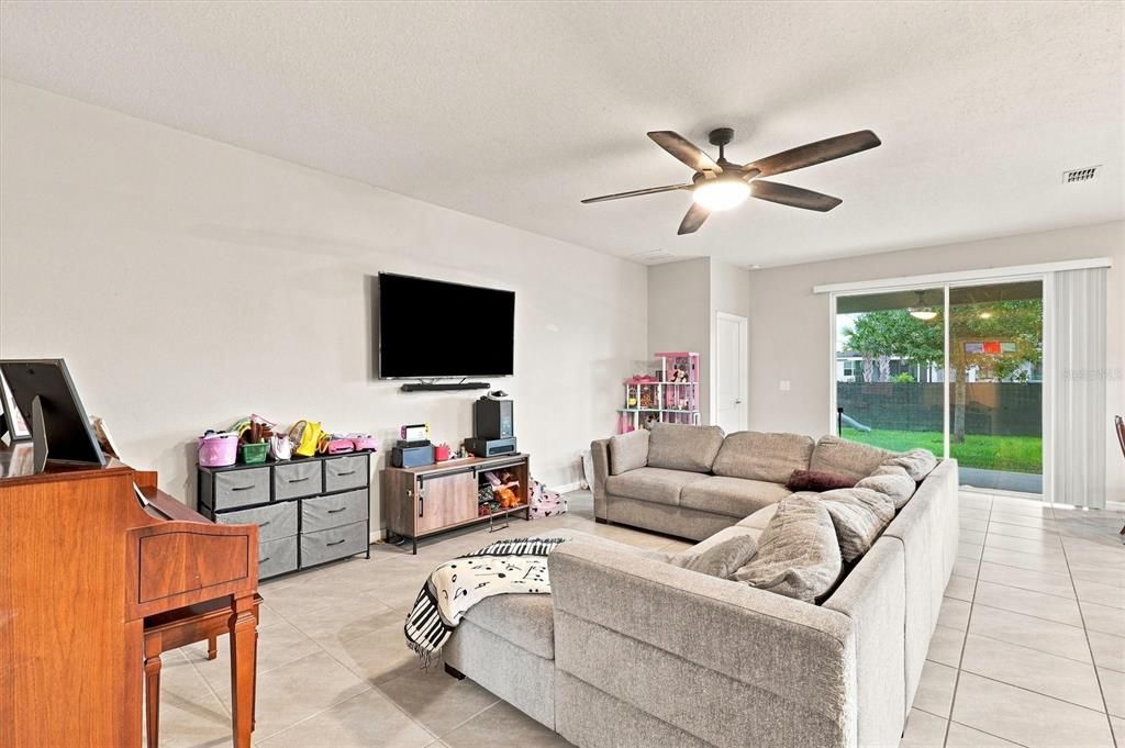 For Sale: $339,900 (4 beds, 2 baths, 2034 Square Feet)