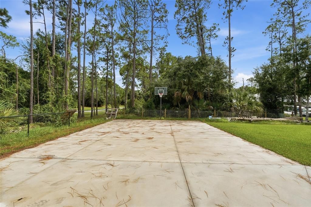 For Sale: $1,399,999 (5 beds, 3 baths, 3400 Square Feet)