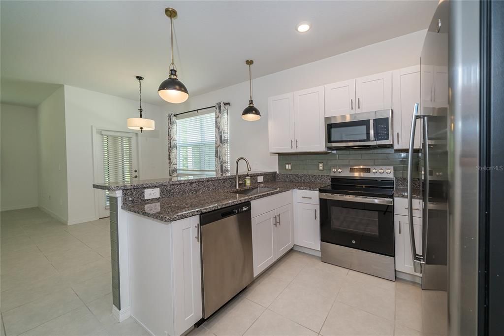 For Rent: $2,295 (3 beds, 2 baths, 1787 Square Feet)