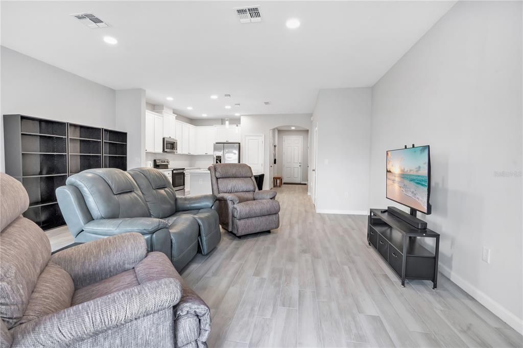 For Sale: $425,000 (3 beds, 2 baths, 1846 Square Feet)