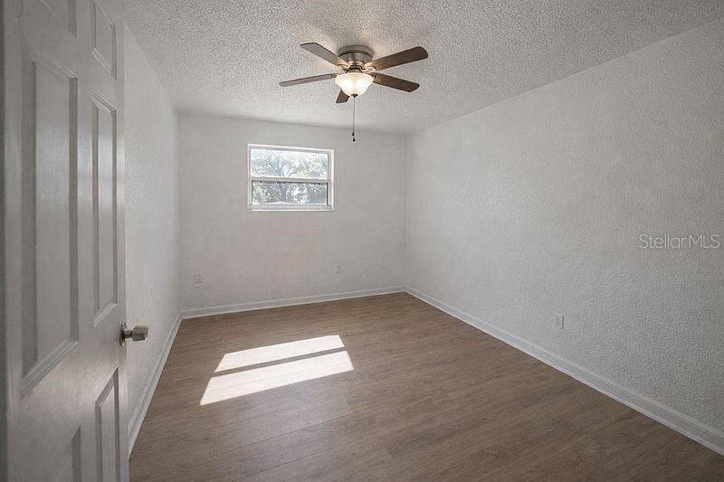 For Sale: $280,000 (3 beds, 1 baths, 945 Square Feet)