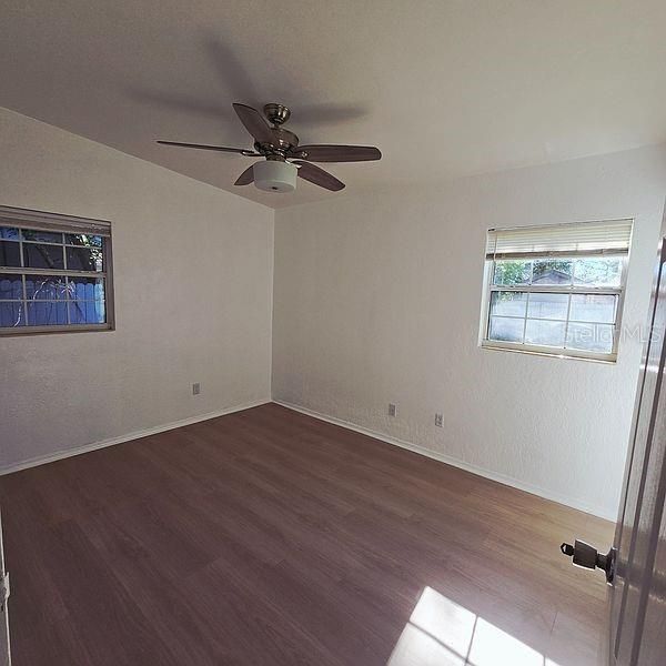 For Sale: $280,000 (3 beds, 1 baths, 945 Square Feet)