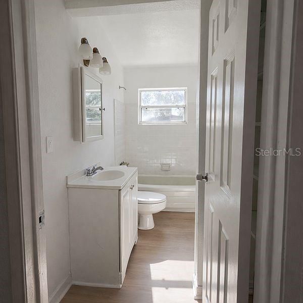 For Sale: $280,000 (3 beds, 1 baths, 945 Square Feet)