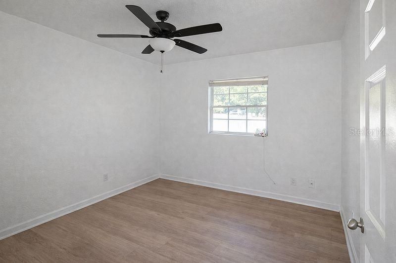 For Sale: $280,000 (3 beds, 1 baths, 945 Square Feet)