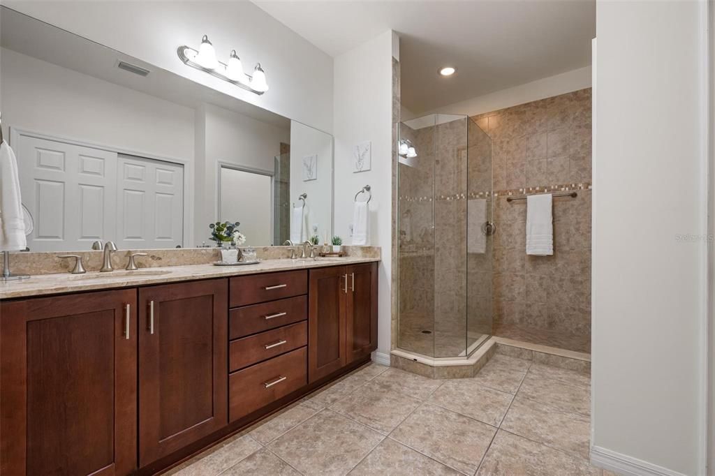 For Sale: $560,000 (3 beds, 2 baths, 2334 Square Feet)