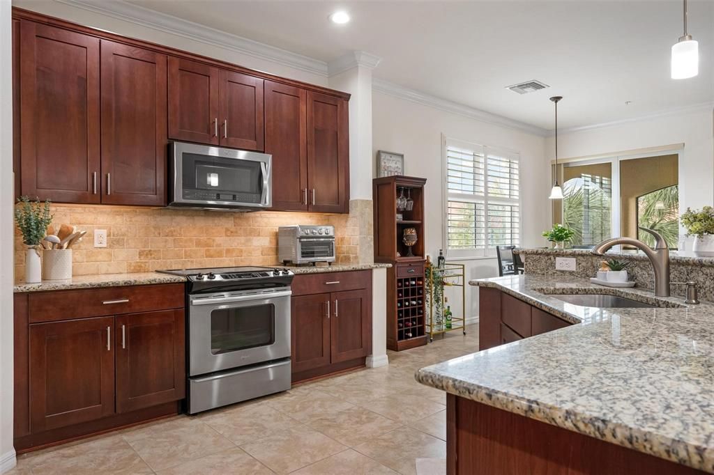 For Sale: $560,000 (3 beds, 2 baths, 2334 Square Feet)