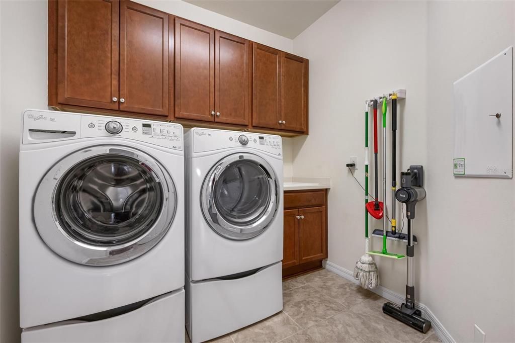 For Sale: $560,000 (3 beds, 2 baths, 2334 Square Feet)