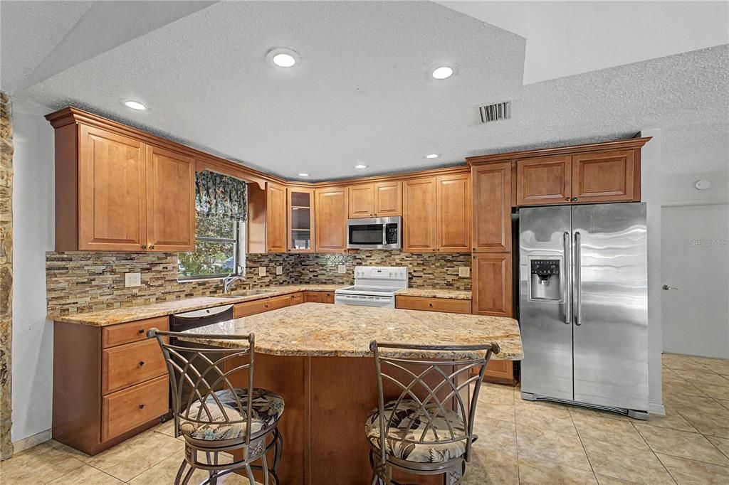 For Sale: $375,000 (3 beds, 2 baths, 1755 Square Feet)