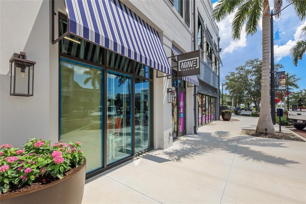 For Sale: $2,595,000 (4 beds, 5 baths, 4189 Square Feet)