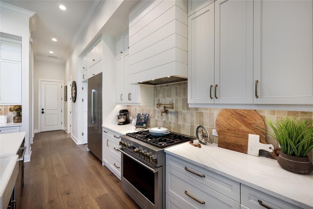 For Sale: $2,595,000 (4 beds, 5 baths, 4189 Square Feet)