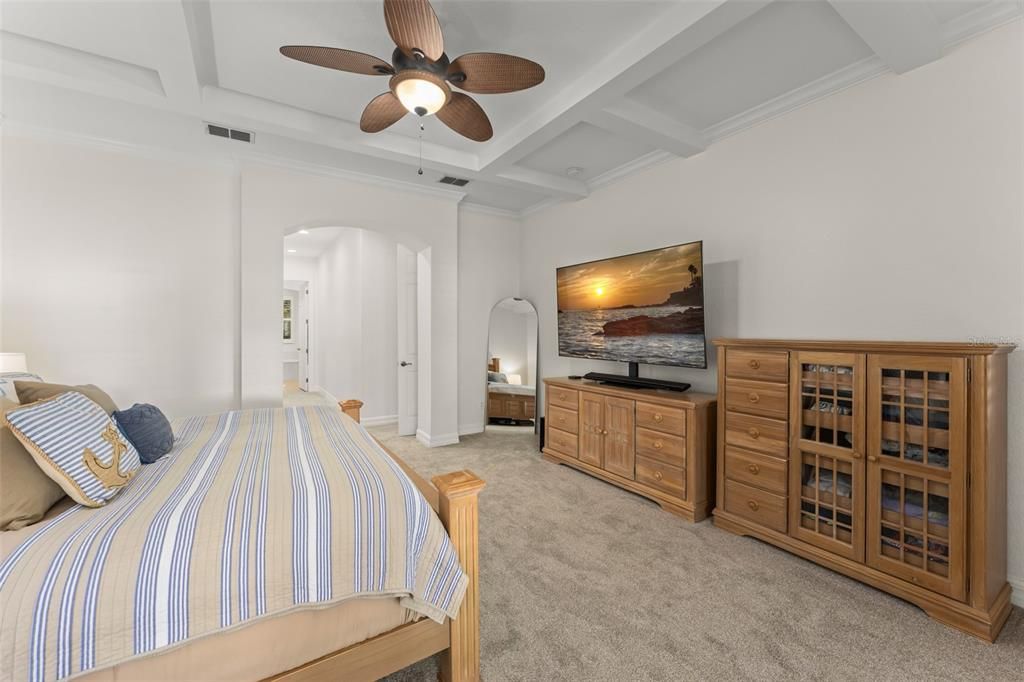 Activo con contrato: $849,000 (5 camas, 4 baños, 3078 Pies cuadrados)