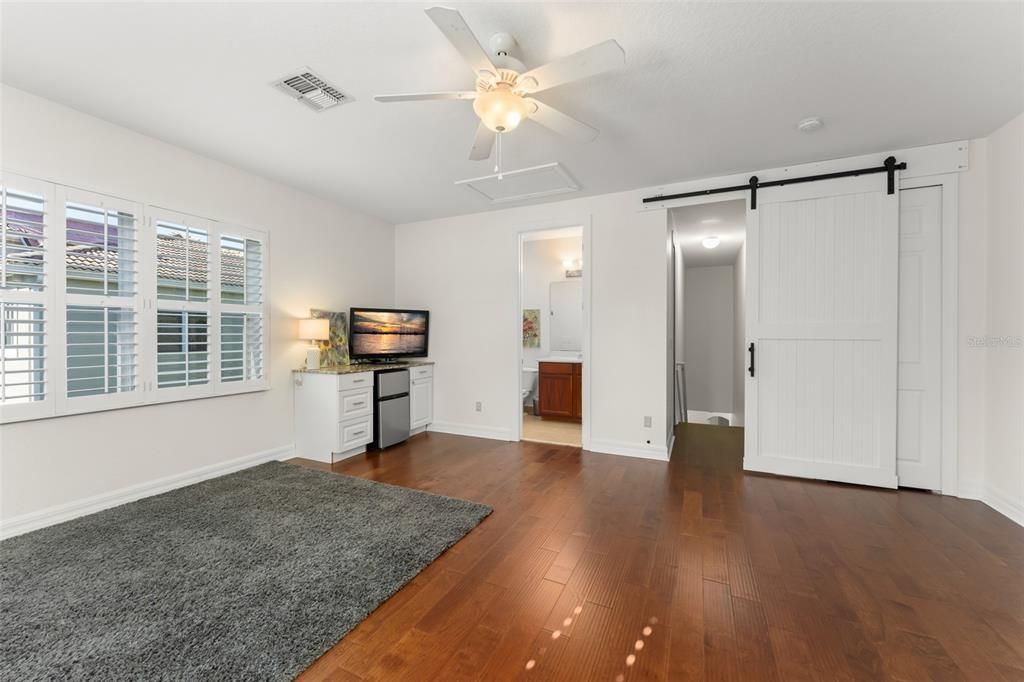 Activo con contrato: $849,000 (5 camas, 4 baños, 3078 Pies cuadrados)