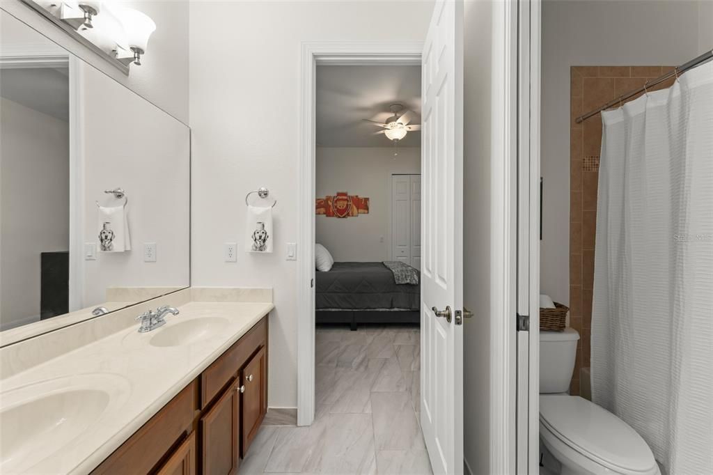 Activo con contrato: $849,000 (5 camas, 4 baños, 3078 Pies cuadrados)