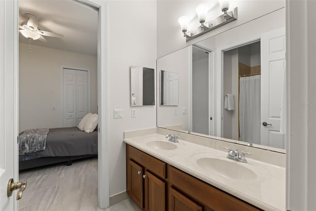 Activo con contrato: $849,000 (5 camas, 4 baños, 3078 Pies cuadrados)