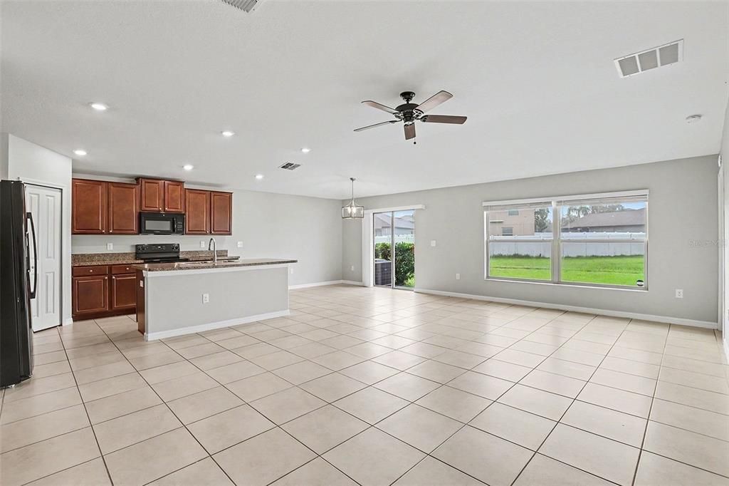 For Sale: $344,900 (4 beds, 2 baths, 1918 Square Feet)