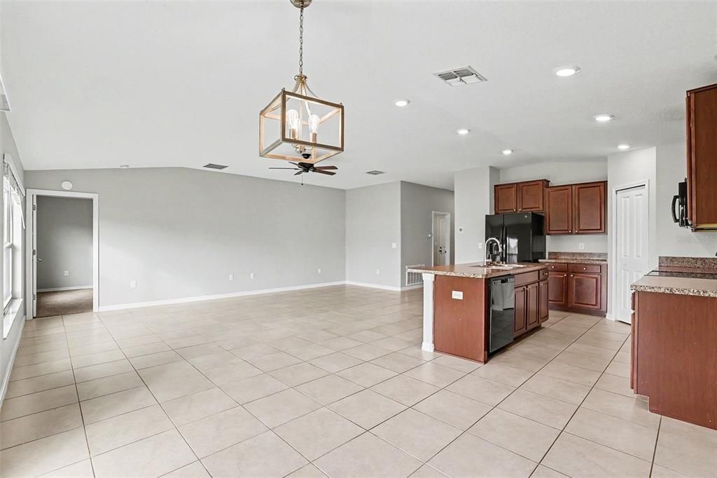 For Sale: $344,900 (4 beds, 2 baths, 1918 Square Feet)