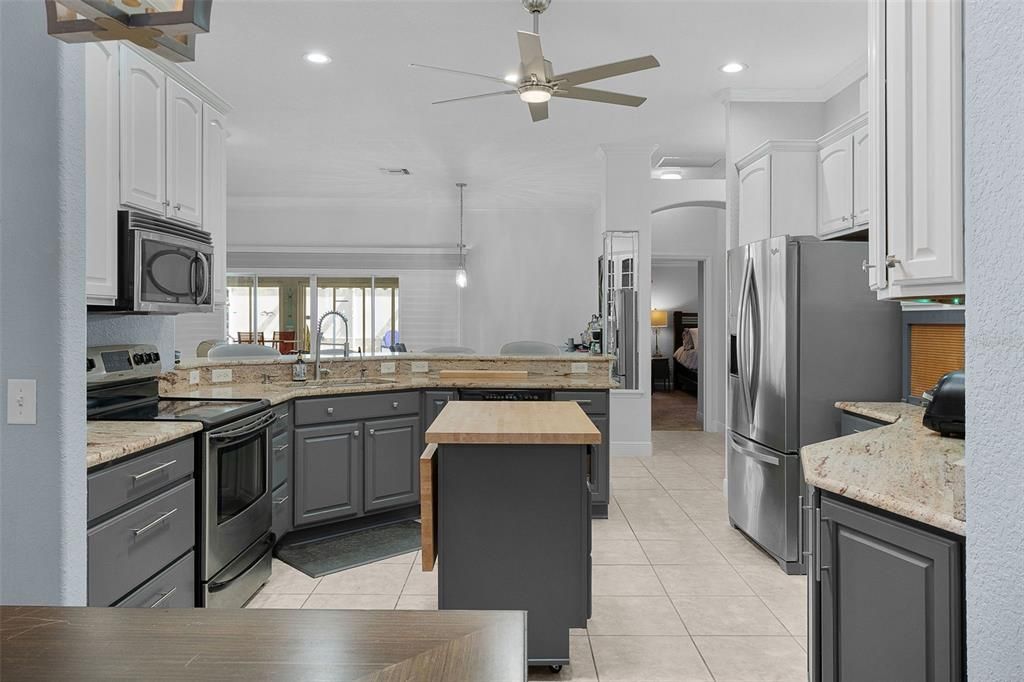 For Sale: $899,000 (3 beds, 2 baths, 2453 Square Feet)
