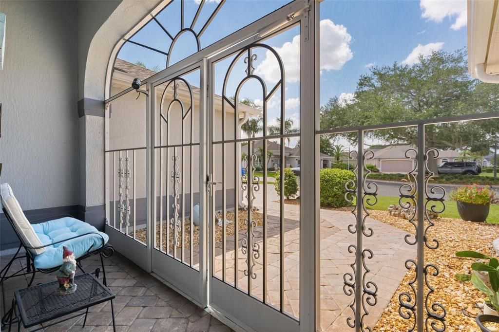 For Sale: $899,000 (3 beds, 2 baths, 2453 Square Feet)