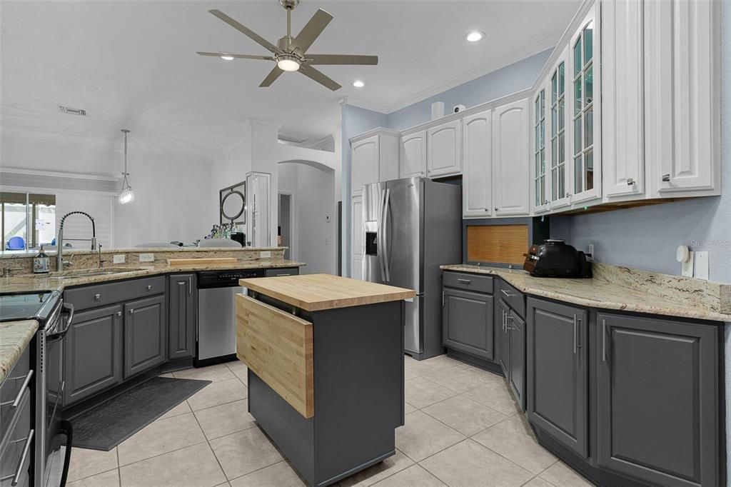 For Sale: $899,000 (3 beds, 2 baths, 2453 Square Feet)