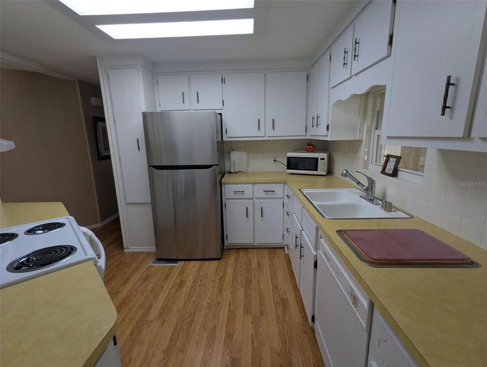 На продажу: $169,900 (2 спален, 2 ванн, 1008 Квадратных фут)