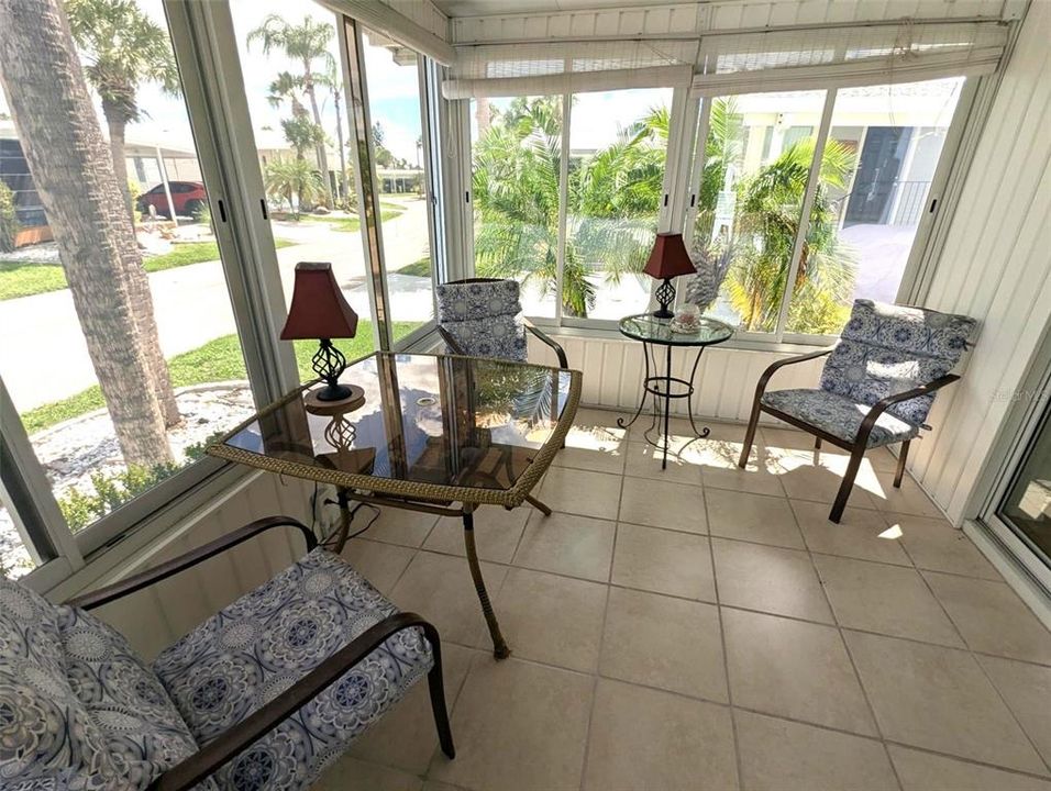 На продажу: $169,900 (2 спален, 2 ванн, 1008 Квадратных фут)