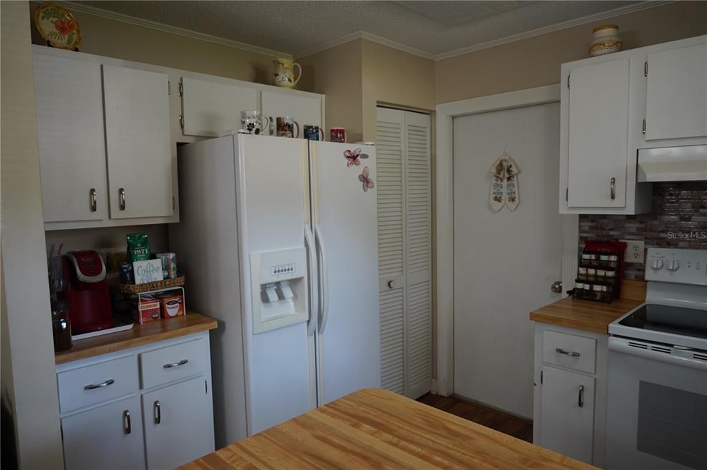 На продажу: $149,900 (2 спален, 2 ванн, 924 Квадратных фут)