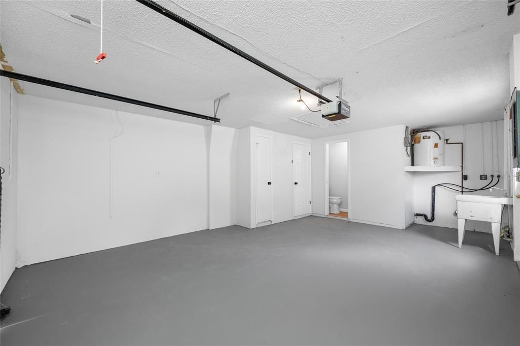 На продажу: $228,900 (2 спален, 1 ванн, 936 Квадратных фут)