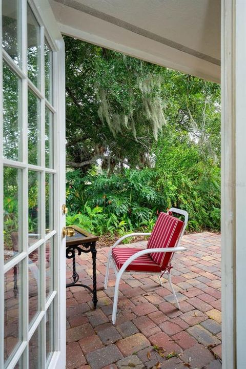 For Sale: $1,145,000 (4 beds, 4 baths, 2496 Square Feet)