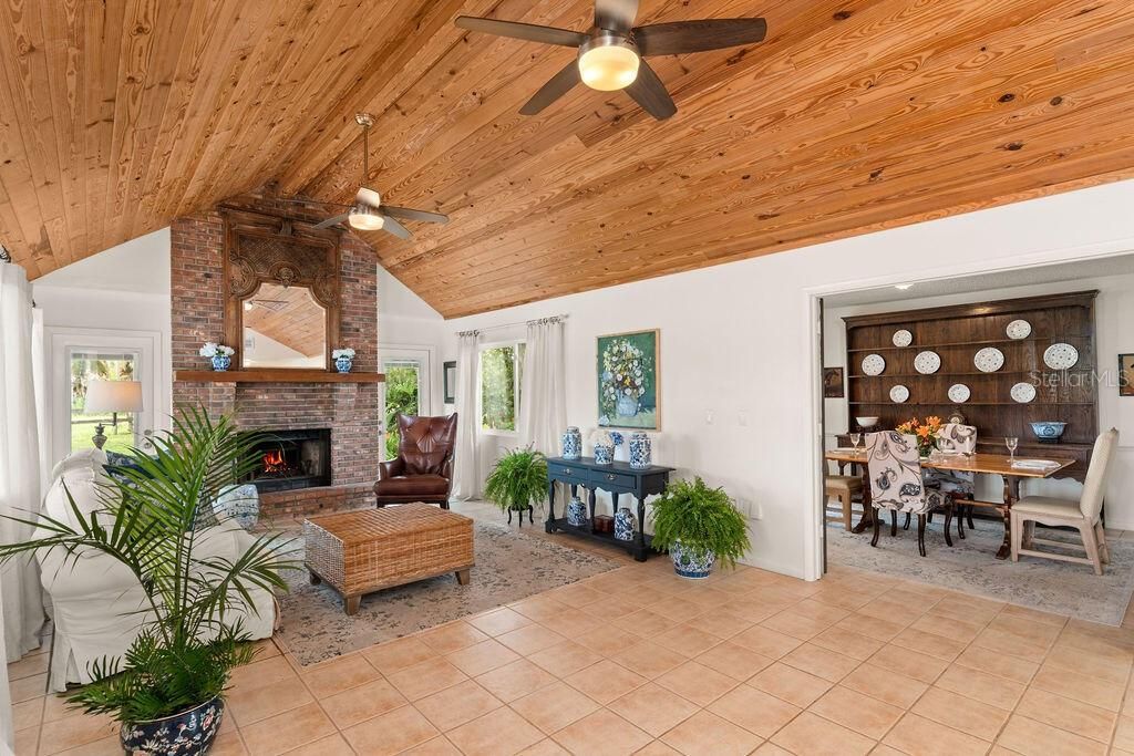 For Sale: $1,145,000 (4 beds, 4 baths, 2496 Square Feet)