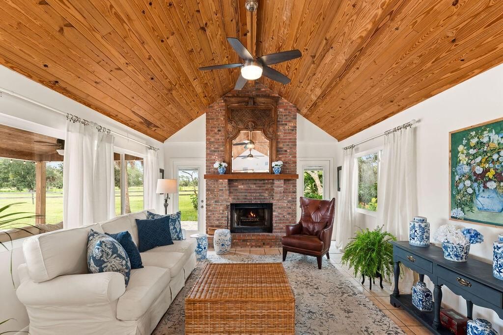 For Sale: $1,145,000 (4 beds, 4 baths, 2496 Square Feet)