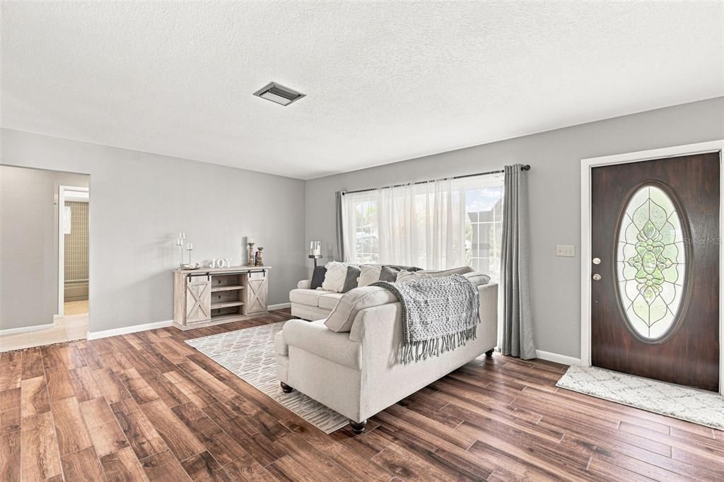 For Sale: $389,000 (2 beds, 2 baths, 1659 Square Feet)