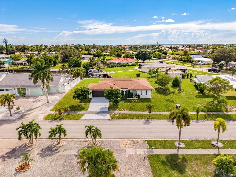 For Sale: $389,000 (2 beds, 2 baths, 1659 Square Feet)