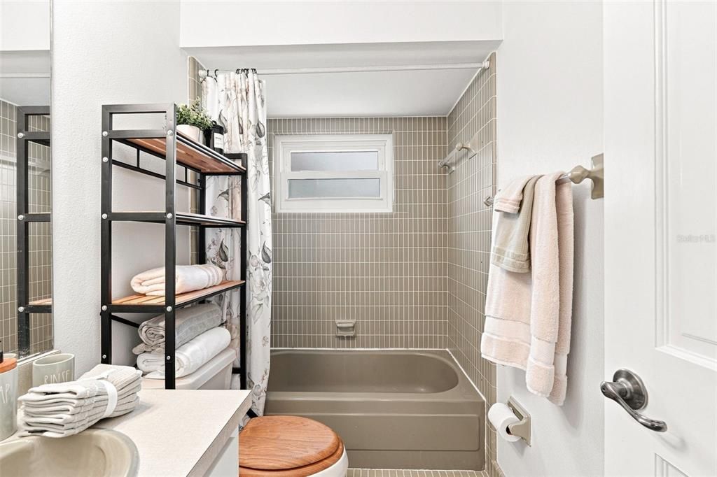 For Sale: $389,000 (2 beds, 2 baths, 1659 Square Feet)