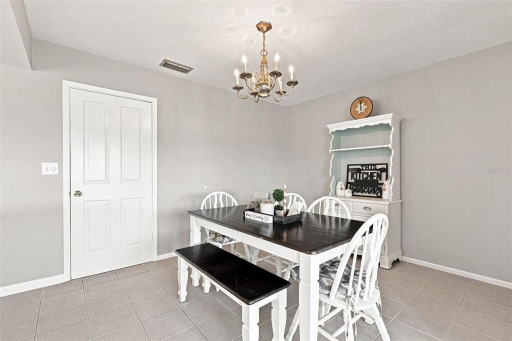 For Sale: $389,000 (2 beds, 2 baths, 1659 Square Feet)