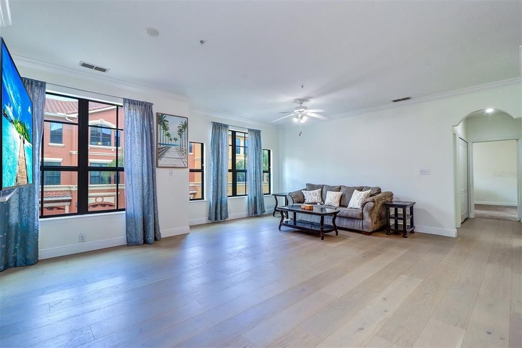 For Rent: $2,400 (2 beds, 2 baths, 1198 Square Feet)