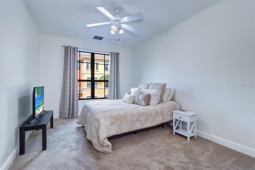 For Rent: $2,400 (2 beds, 2 baths, 1198 Square Feet)