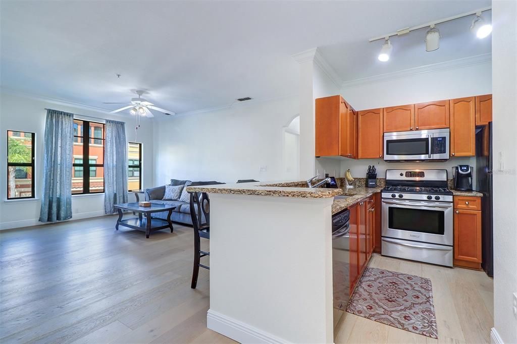 For Rent: $2,400 (2 beds, 2 baths, 1198 Square Feet)