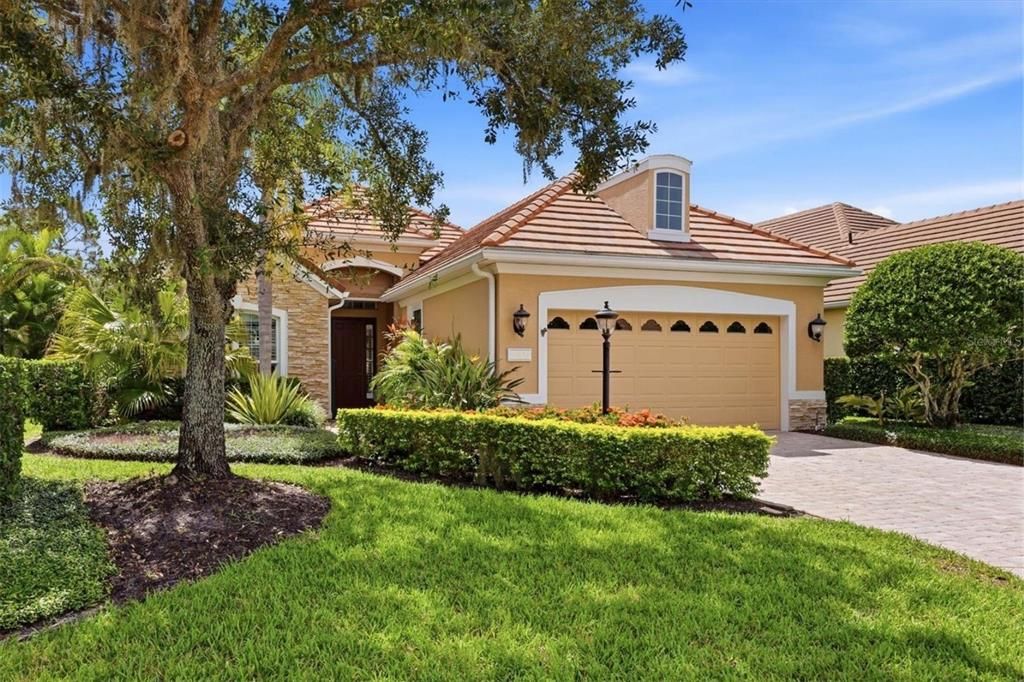 For Sale: $649,000 (3 beds, 2 baths, 2252 Square Feet)
