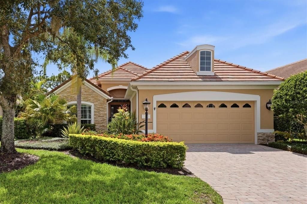 For Sale: $649,000 (3 beds, 2 baths, 2252 Square Feet)