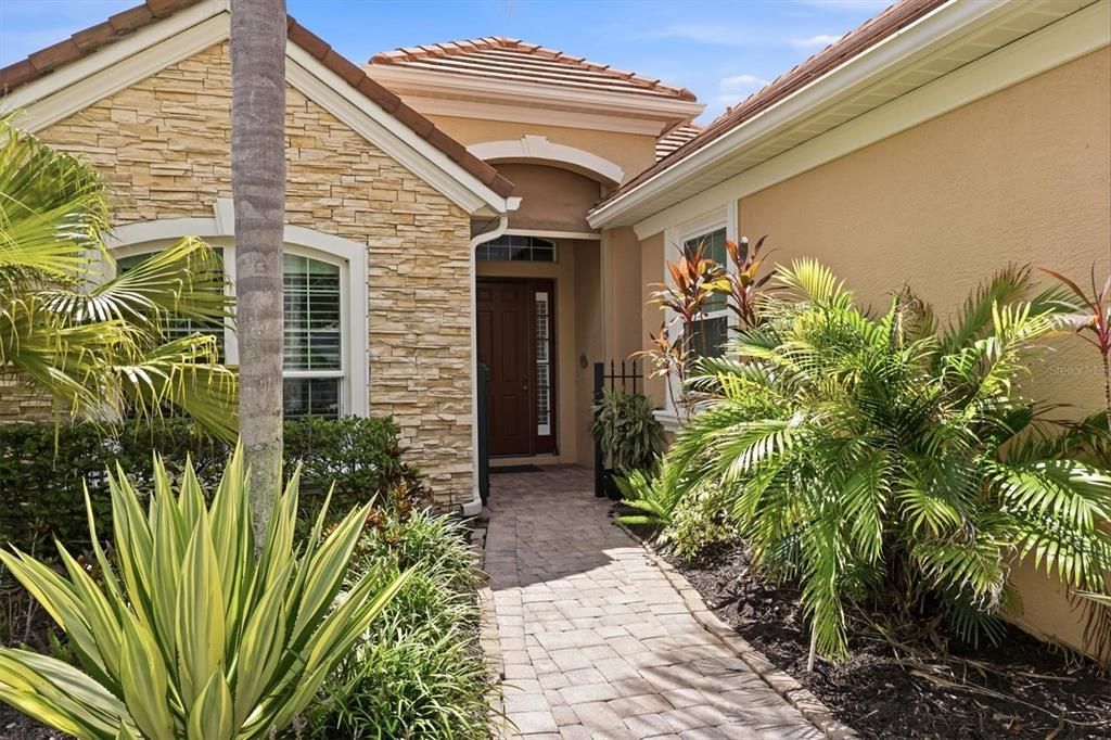 For Sale: $649,000 (3 beds, 2 baths, 2252 Square Feet)