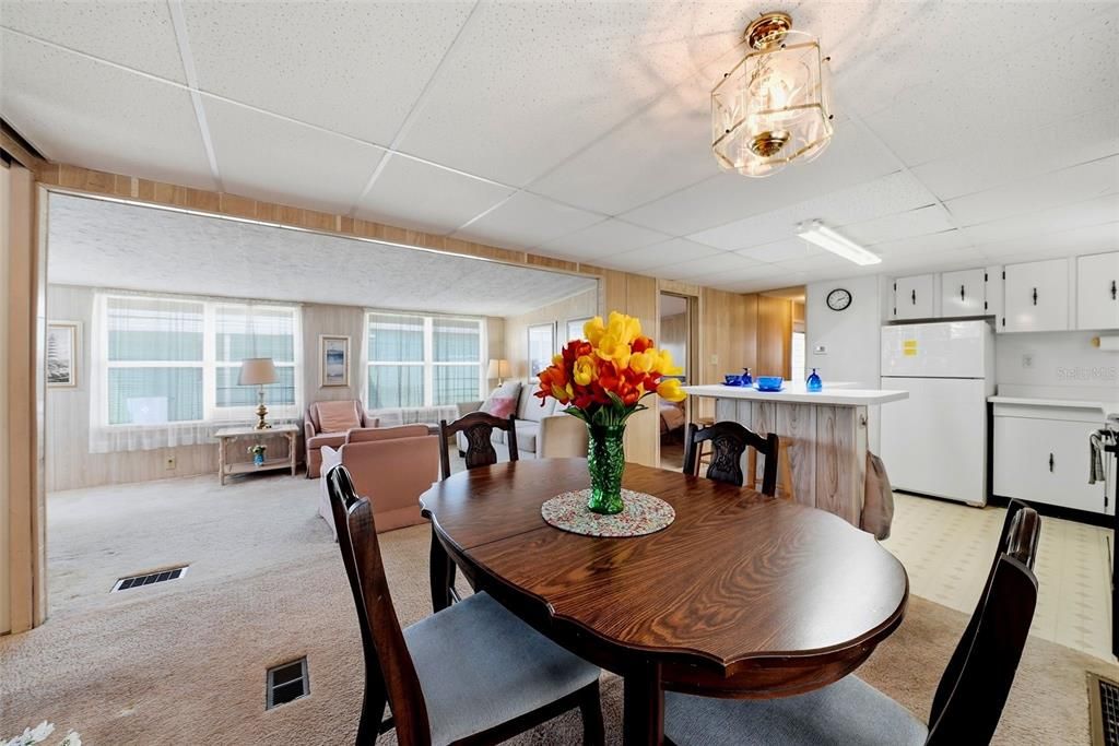 For Sale: $84,900 (2 beds, 1 baths, 528 Square Feet)