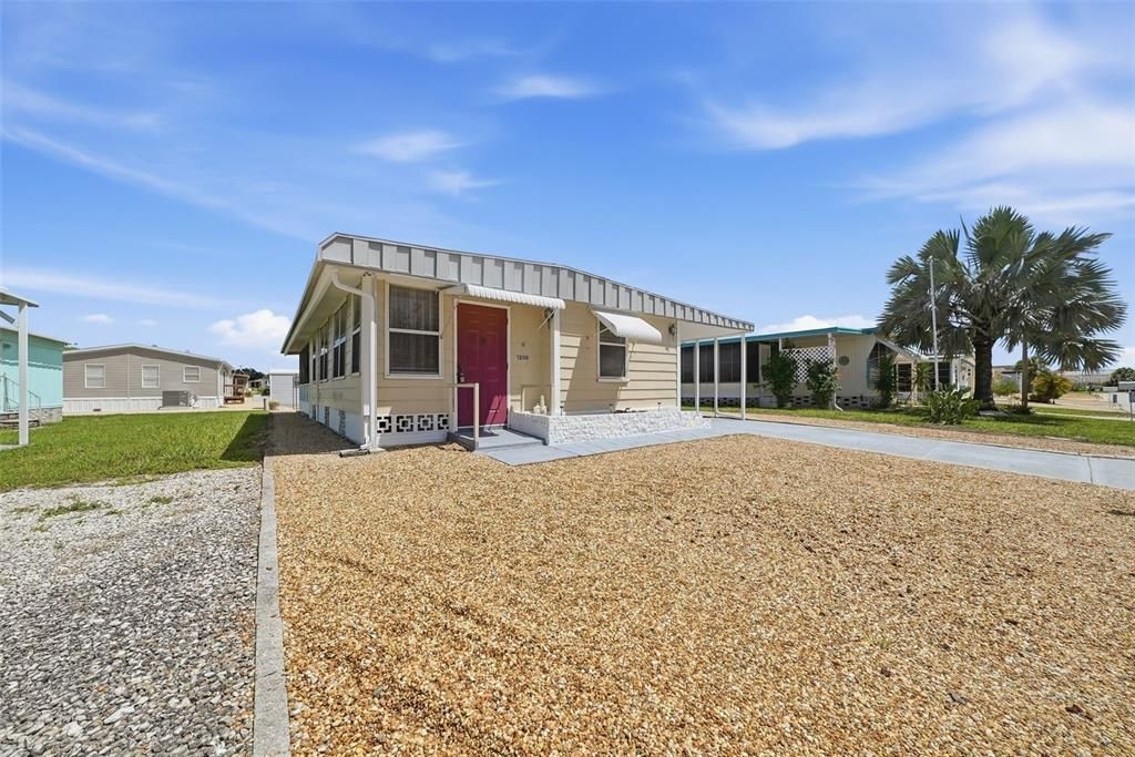 For Sale: $84,900 (2 beds, 1 baths, 528 Square Feet)