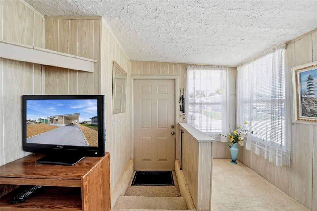 For Sale: $84,900 (2 beds, 1 baths, 528 Square Feet)
