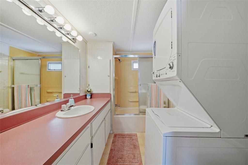 For Sale: $84,900 (2 beds, 1 baths, 528 Square Feet)