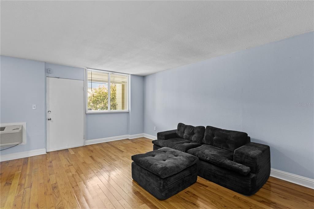 На продажу: $190,000 (1 спален, 1 ванн, 540 Квадратных фут)