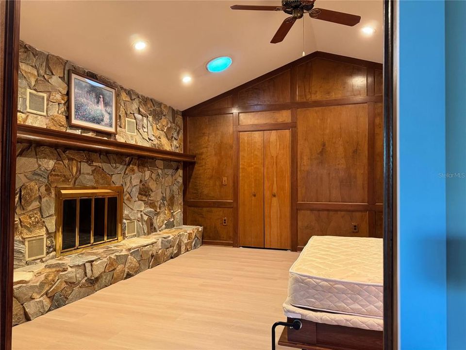 For Sale: $865,000 (5 beds, 3 baths, 3482 Square Feet)