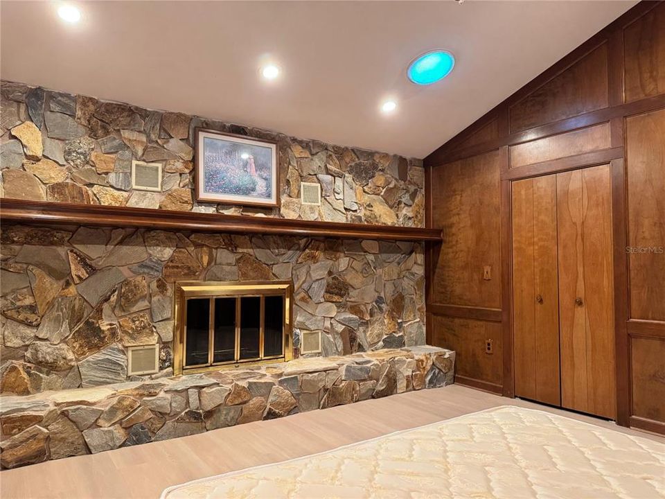 For Sale: $865,000 (5 beds, 3 baths, 3482 Square Feet)