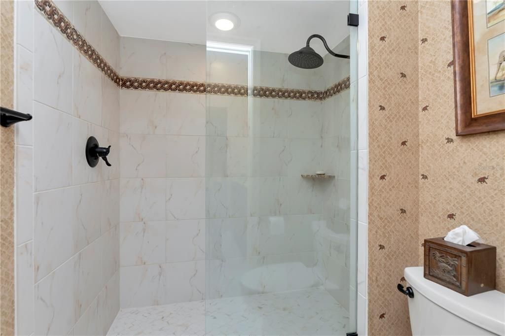 На продажу: $359,000 (2 спален, 2 ванн, 1070 Квадратных фут)